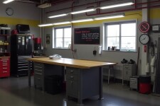 Верстаки для автосервиса: как выбрать рабочее место, которое действительно работает