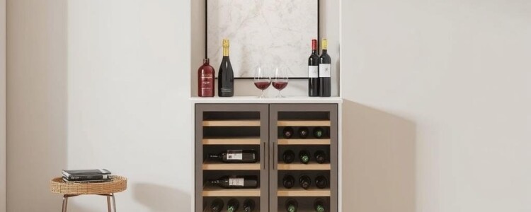 Узкий винный шкаф: как спрятать коллекцию в небольшой квартире и не потерять стиль