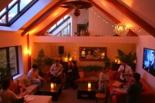 Лофт для вечеринки: как превратить индустриальное пространство в душевное событие