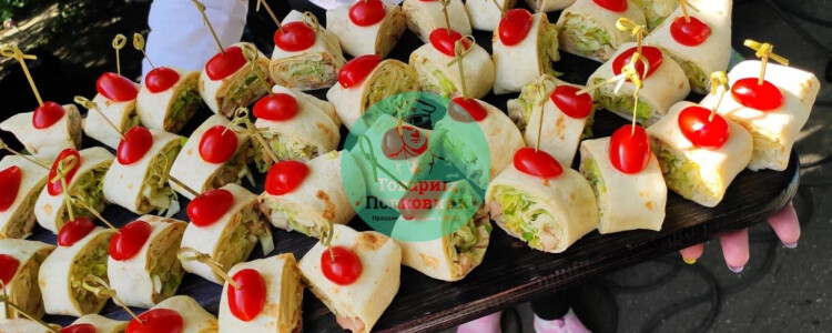 Кейтеринг на 8 марта: как устроить тёплое и запоминающееся празднование без лишней суеты